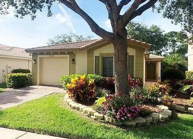 Property at 4385 SE Graham Dr, Stuart, FL 34997, 3 beds, 2 baths