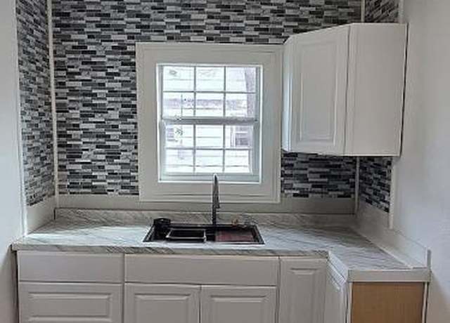 Property at 716 S 13th St, Frederick, OK 73542, 2 beds, 1 bath