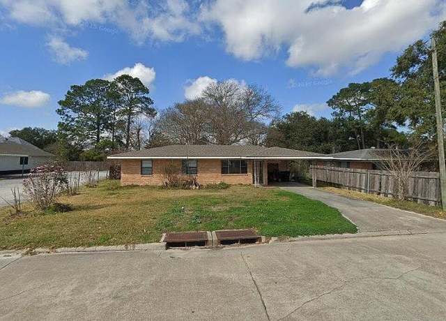 Property at 601 Vicnaire St, New Iberia, LA 70563, 3 beds, 2 baths