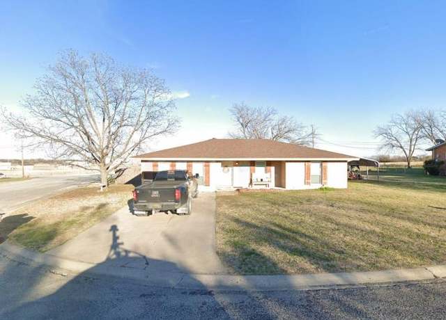 Property at 108 Gettysburg Dr, Comanche, TX 76442, 4 beds, 2 baths