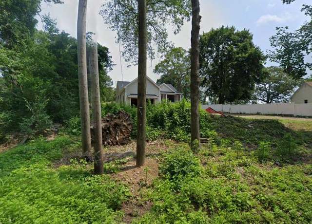 Property at 568 Huntington St, Shelton, CT 06484, 3 beds, 2.5 baths