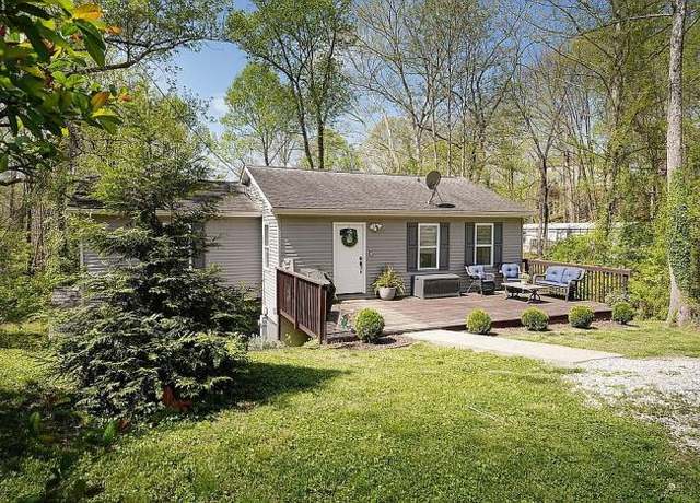 Property at 83 Tinsley Ln, Charleston, WV 25314, 3 beds, 2.5 baths