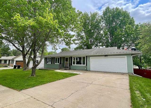 Property at 1815 Graslon Dr, Iowa City, IA 52246, 4 beds, 3 baths