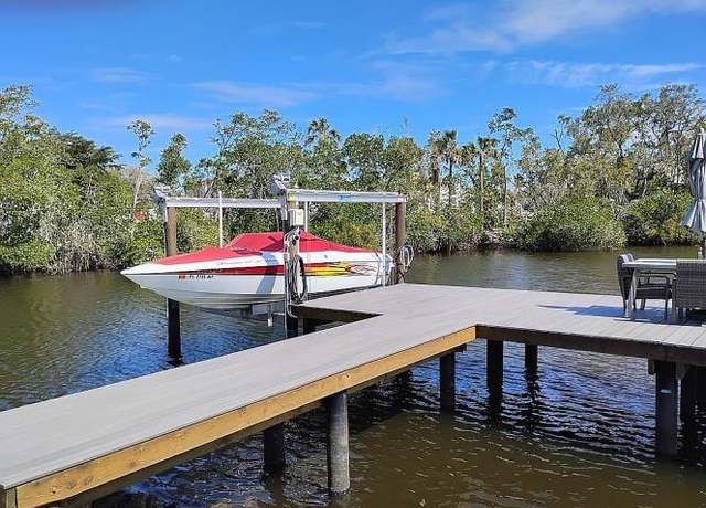 Property at 576 14th St N, Naples, FL 34102, 3 beds, 2 baths