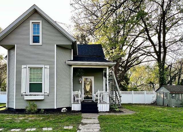 Property at 962 Hillsboro Ave, Edwardsville, IL 62025, 4 beds, 2 baths