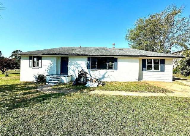 Property at 104 Ford St, Muscle Shoals, AL 35661, 3 beds, 1.5 baths