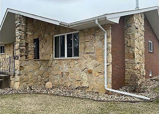 Property at 103 Lessing St, Guttenberg, IA 52052, 3 beds, 2.5 baths