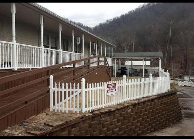 Property at 29 Dutchwood Ln, Chapmanville, WV 25508, 3 beds, 2 baths