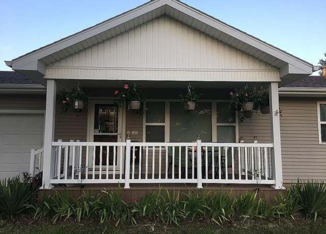 Property at 1011 S Hughes St, Hamilton, MO 64644, 3 beds, 2 baths