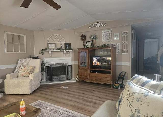 Property at 4892 Bettina Dr, House Springs, MO 63051, 3 beds, 2 baths