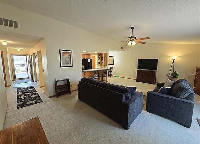 Property at 1613 11th Ave W, Spencer, IA 51301, 2 beds, 2 baths