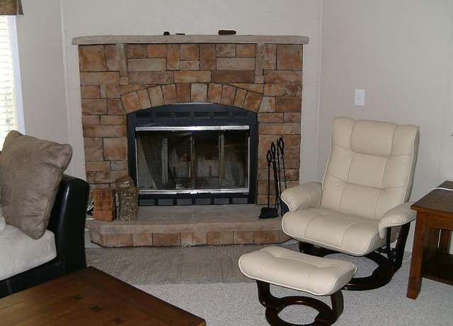 Property at 8558 W Morgan St, Crystal River, FL 34428, 6 beds, 5 baths