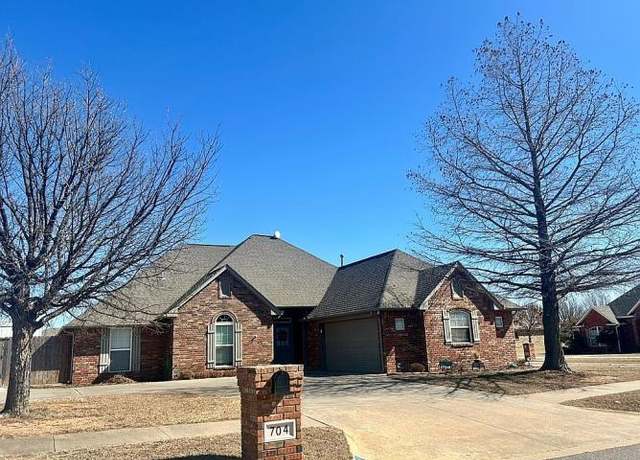 Property at 704 Highland Dr, Weatherford, OK 73096, 4 beds, 2.5 baths