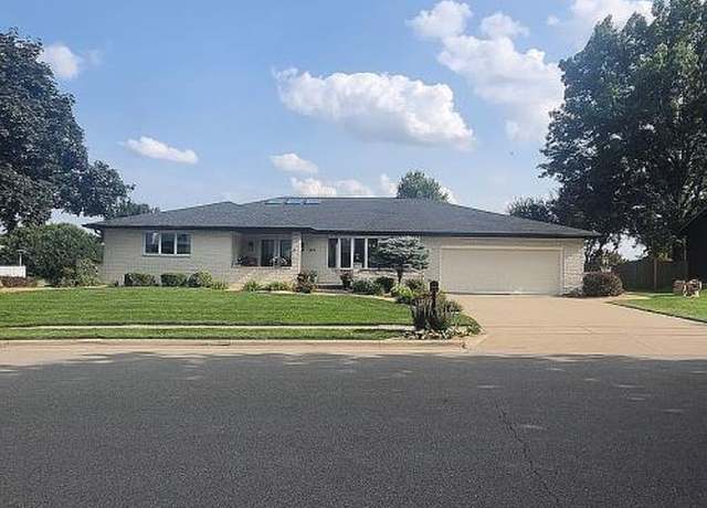 Property at 3048 Arbor Hills Dr, Dubuque, IA 52001, 3 beds, 3 baths