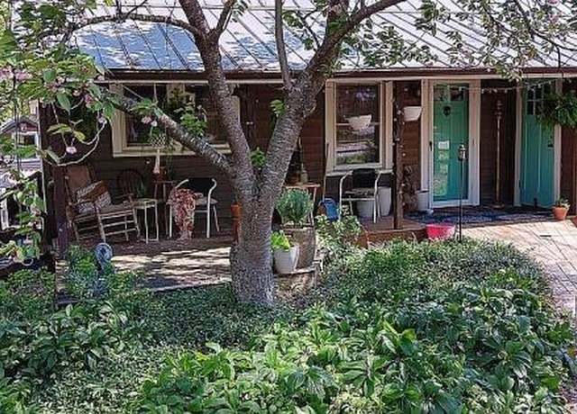 Property at 2106 4th St NE, Hickory, NC 28601, 2 beds, 2 baths