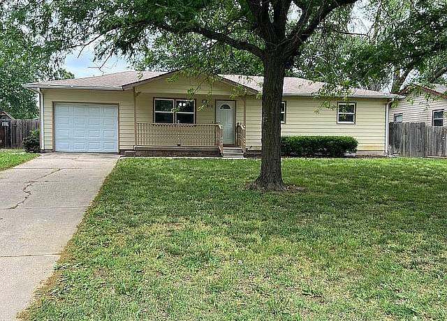 Property at 818 Pine St, Halstead, KS 67056, 3 beds
