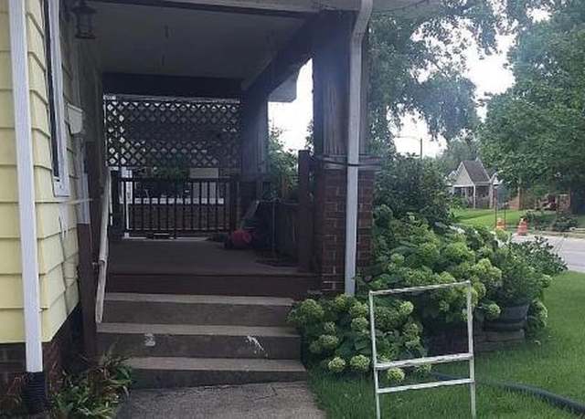 Property at 2352 S 6th St, Springfield, IL 62703, 2 beds, 1 bath