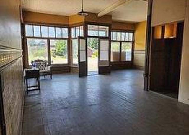 Property at 291 Grand View AVE, Scotts Mills, OR 97375, 2 beds, 1.5 baths