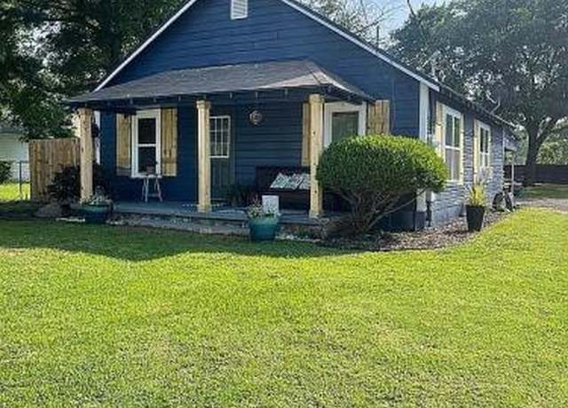 Property at 104 7th St, Nocona, TX 76255, 2 beds, 1 bath