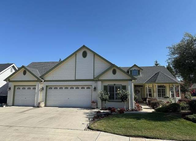 Property at 212 W Everglade Ave, Clovis, CA 93619, 4 beds, 2 baths