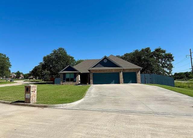 Property at 3215 Stone Creek Dr, Ardmore, OK 73401, 3 beds, 2 baths