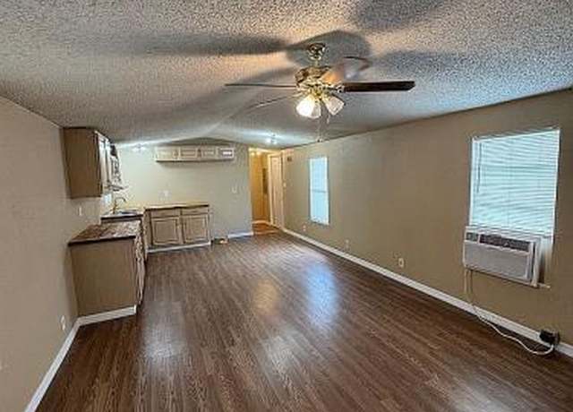 Property at 756 Railroad Ave, Moore Haven, FL 33471, 2 beds, 2 baths