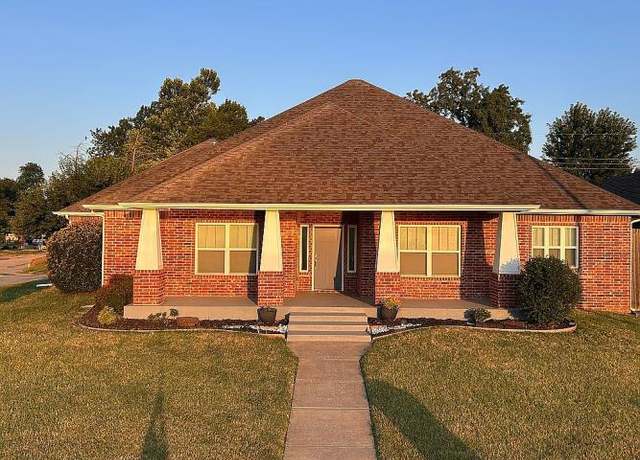 Property at 2728 Belmont Dr, Norman, OK 73072, 4 beds, 4 baths