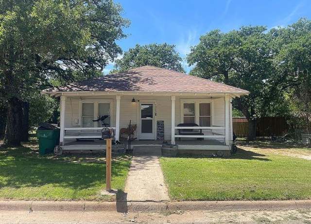Property at 1222 East St, Graham, TX 76450, 2 beds, 1 bath