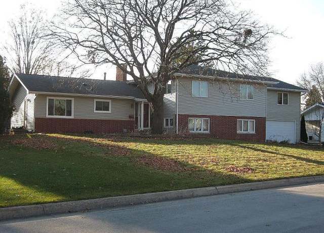 Property at 1037 Rachael St, Waterloo, IA 50701, 7 beds, 4 baths