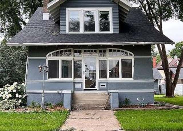 Property at 520 1st Ave SW, Le Mars, IA 51031, 4 beds, 3.5 baths