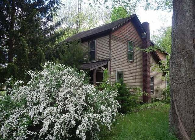 Property at 307 W Fenton St, Union City, MI 49094, 4 beds, 1 bath