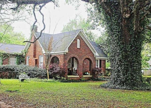 Property at 419 E Peach St, Angleton, TX 77515, 3 beds, 2 baths