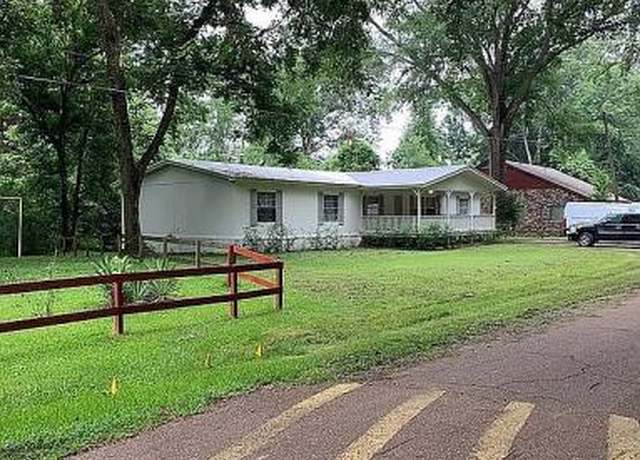 Property at 35 Newman Rd, Natchez, MS 39120, 4 beds, 2 baths