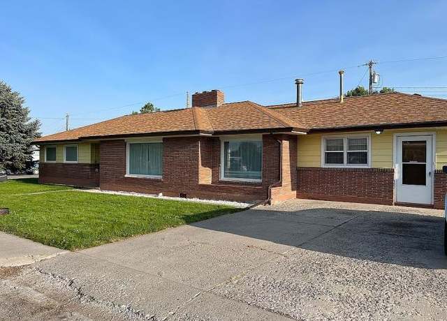 Property at 431 E Spruce St, Riverton, WY 82501, 4 beds, 3 baths