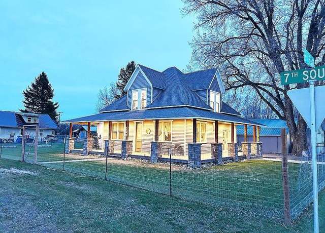 Property at 208 E 7th S, Saint Anthony, ID 83445, 2 beds, 2.5 baths