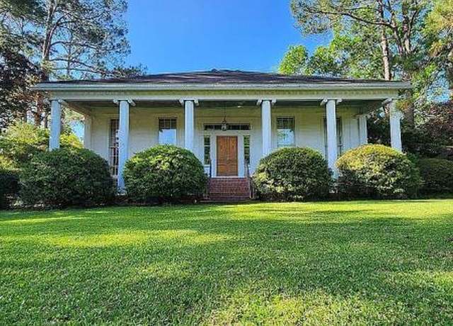 Property at 914 5th Ave, Rochelle, GA 31079, 3 beds, 2 baths
