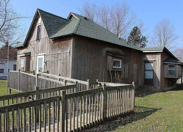 Property at 1056 S Main St, Upland, IN 46989, 3 beds, 1.5 baths