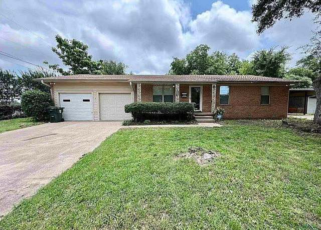 Property at 1324 S Tipton Ave, Tyler, TX 75701, 4 beds, 3 baths