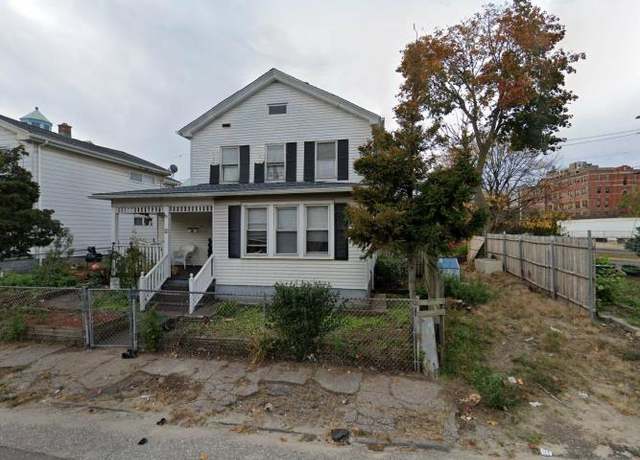 Property at 128 Franklin St, Waterbury, CT 06706, 4 beds, 2 baths