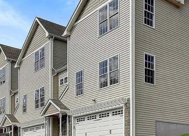 Property at 803 Hunting Hill Dr, Cumberland, RI 02864, 3 beds, 2.5 baths