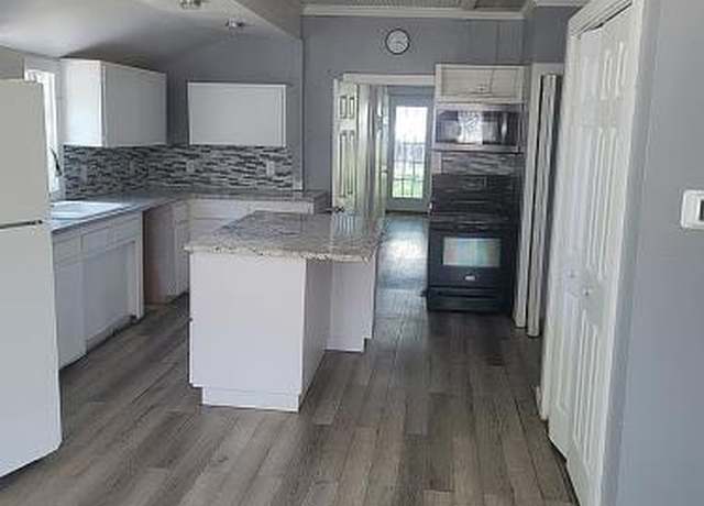 Property at 407 S Main St, Burnet, TX 78611, 2 beds, 3 baths