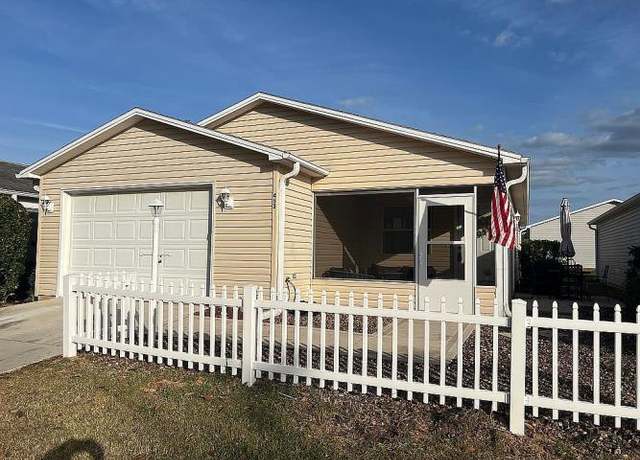 Property at 453 Hildalgo Dr, Lady Lake, FL 32159, 2 beds, 2 baths