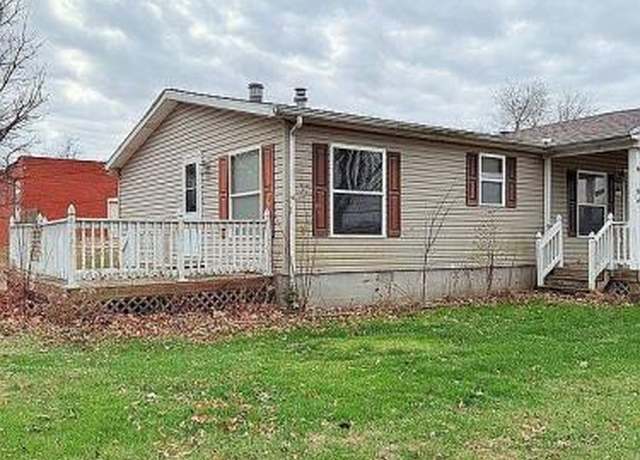 Property at 3926 Pickett Rd, Saint Joseph, MO 64503, 3 beds, 2 baths