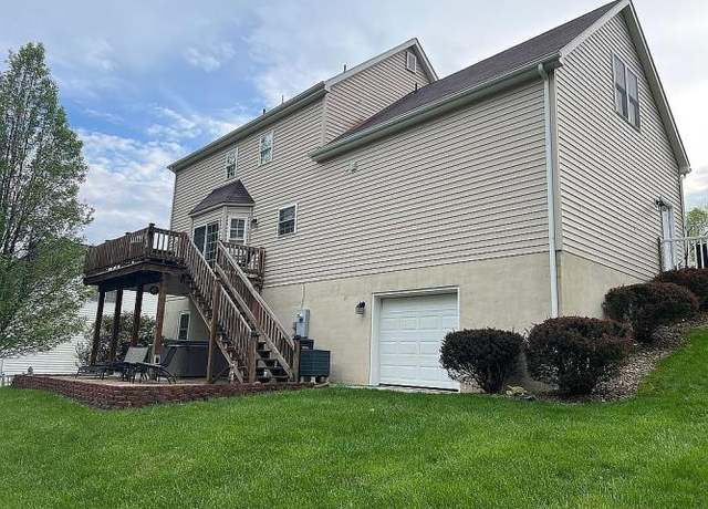 Property at 518 Brandon Dr, Bluefield, VA 24605, 4 beds, 3.5 baths