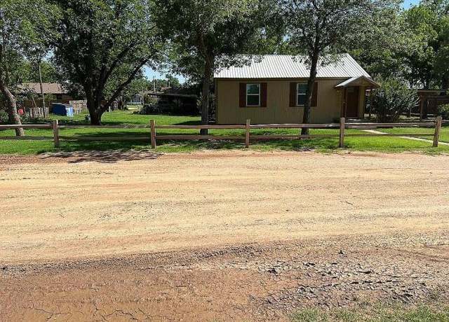 Property at 610 W C St, Munday, TX 76371, 1 bed, 1 bath