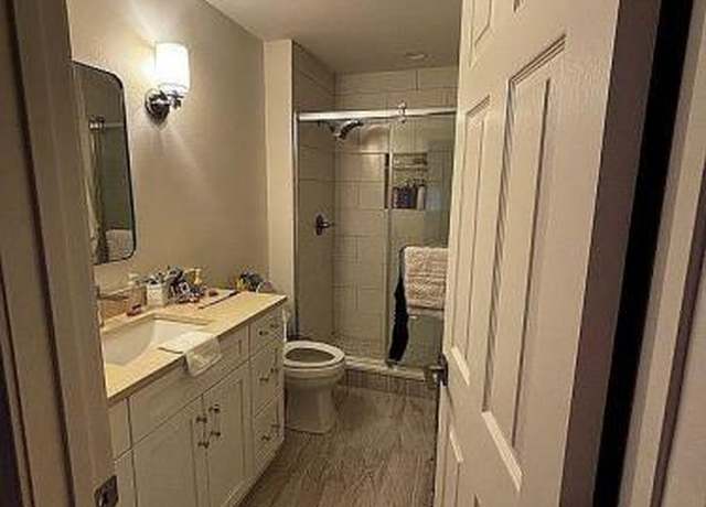 Property at 222 Yacht Club Dr NE, Fort Walton Beach, FL 32548, 5 beds, 2.5 baths