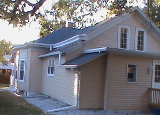 Property at 618 High St, York, NE 68467, 4 beds, 2 baths