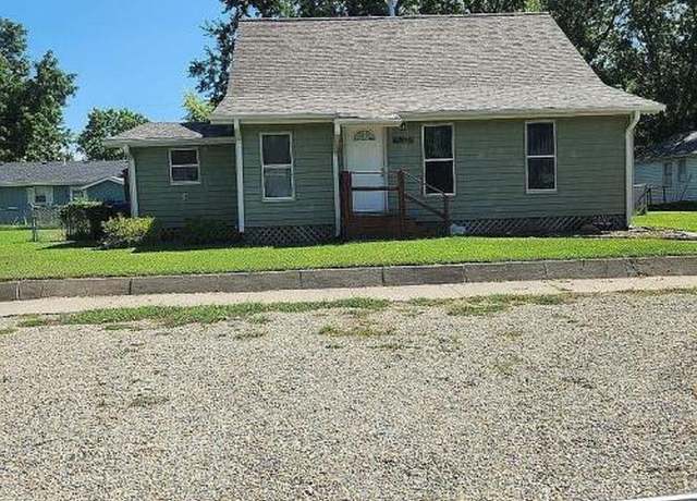 Property at 424 Orange St, Rossville, KS 66533, 3 beds, 1 bath