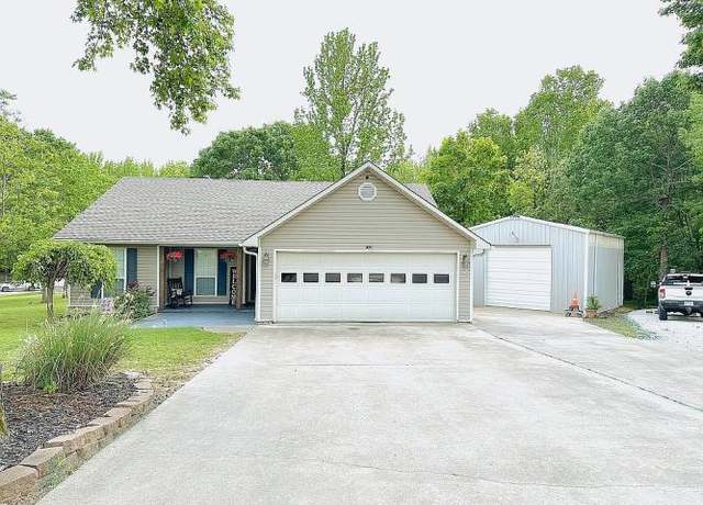 Property at 304 County Road 781, Jonesboro, AR 72405, 3 beds, 2 baths