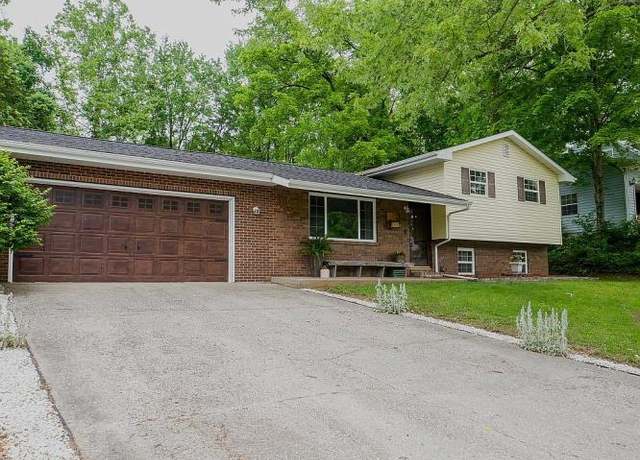 Property at 32 Hickory Hill Ln, Glen Carbon, IL 62034, 3 beds, 2 baths